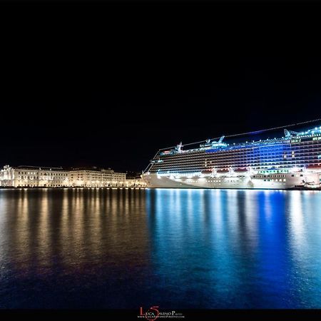 The House Of Joy - Luminoso - Clima - Balcone Apartment Trieste Luaran gambar